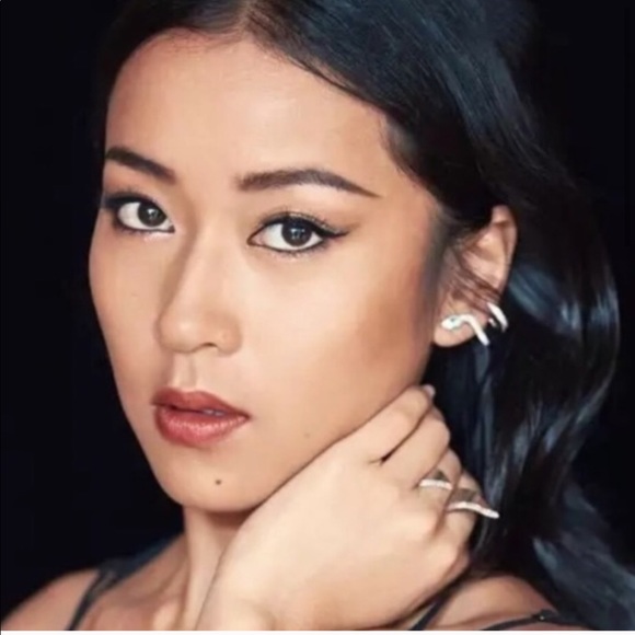 5 ⭐️ Swarovski Elements Ear Crawler - RIGHT EAR - Picture 2 of 7